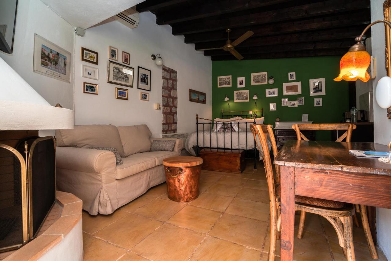 Rafalias Mansion, Studios&suites Hydra  Esterno foto