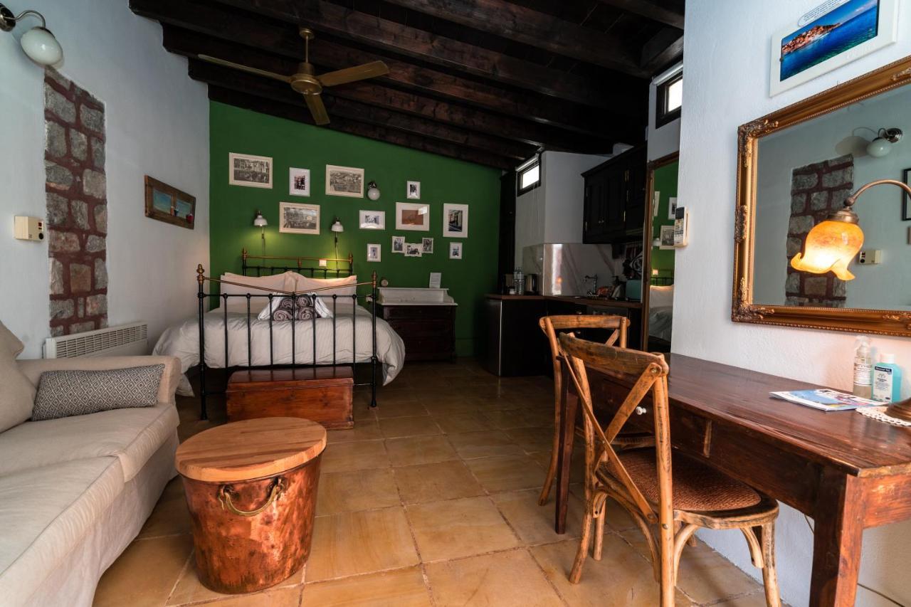 Rafalias Mansion, Studios&suites Hydra  Esterno foto