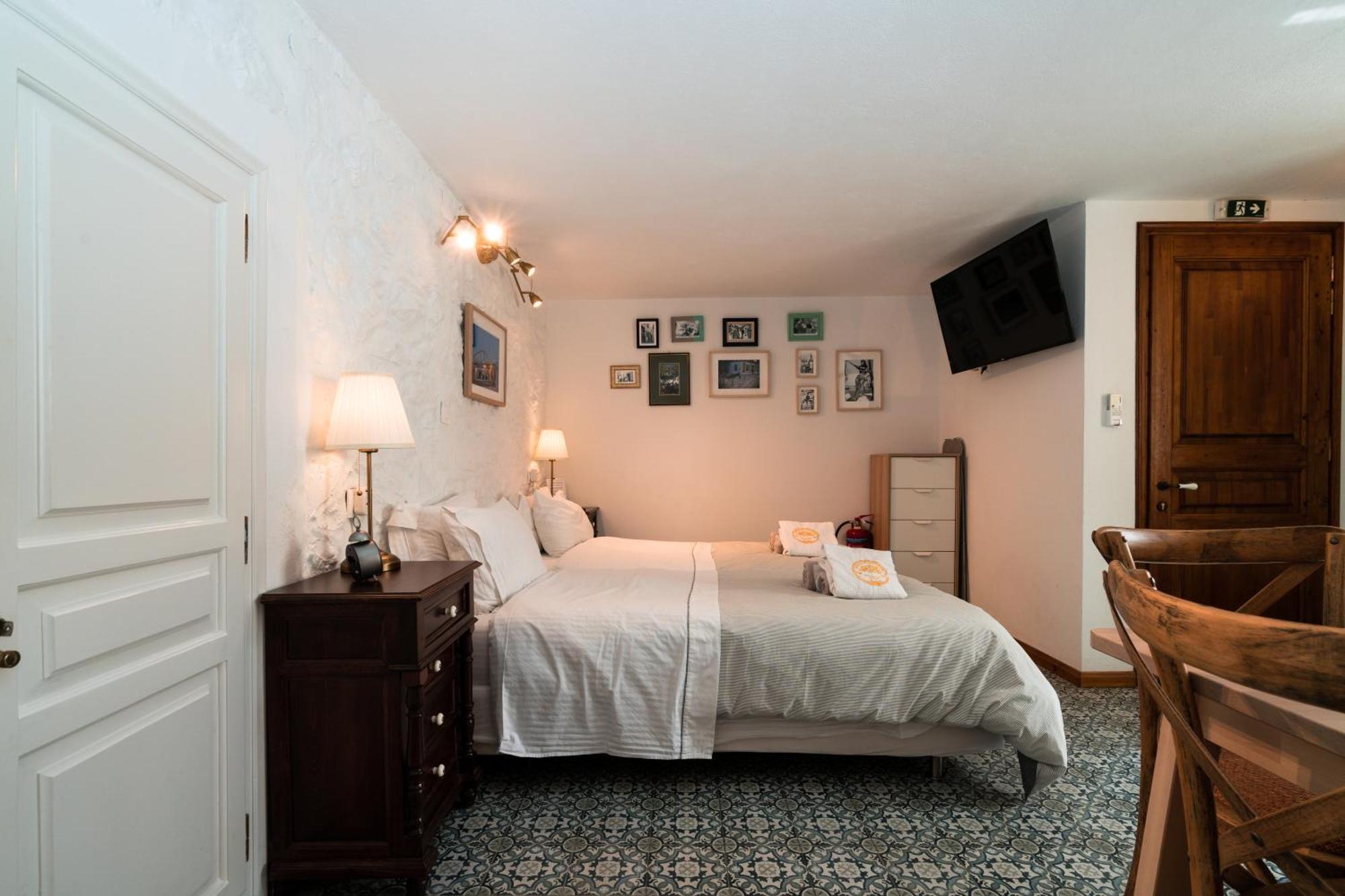 Rafalias Mansion, Studios&suites Hydra  Esterno foto