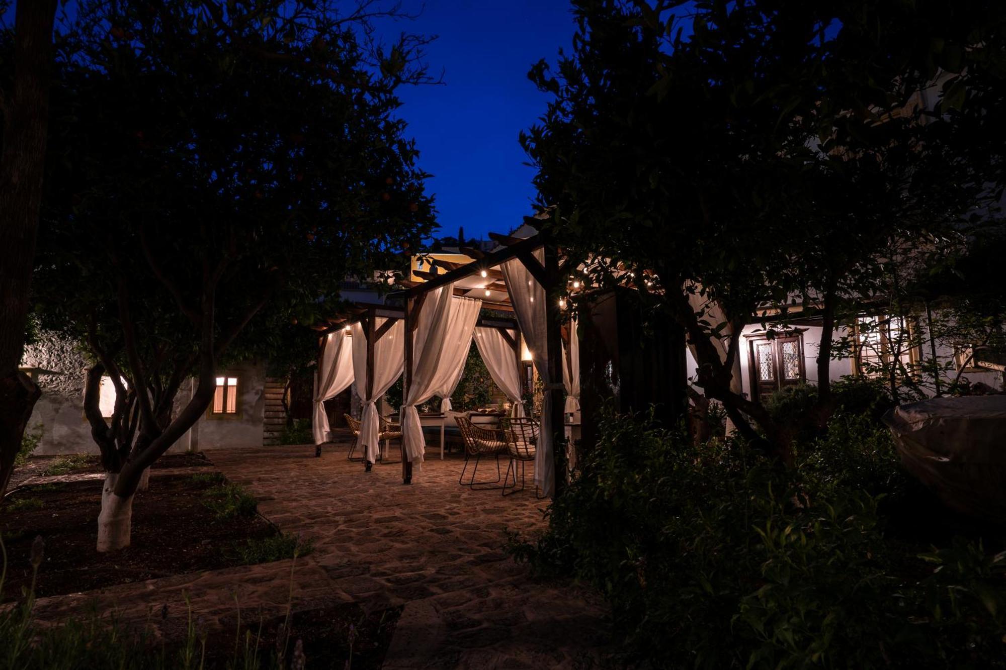 Rafalias Mansion, Studios&suites Hydra  Esterno foto